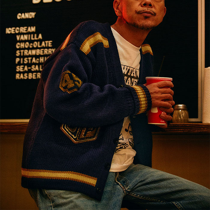 バウワウ BW221-RFJFC RECOGNIZE LETTERED CARDIGAN:BLUE STAIN