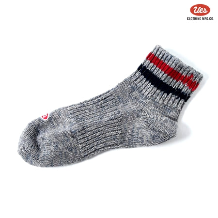 ライン入りスニーカーソックス　グレー×紺赤ライン