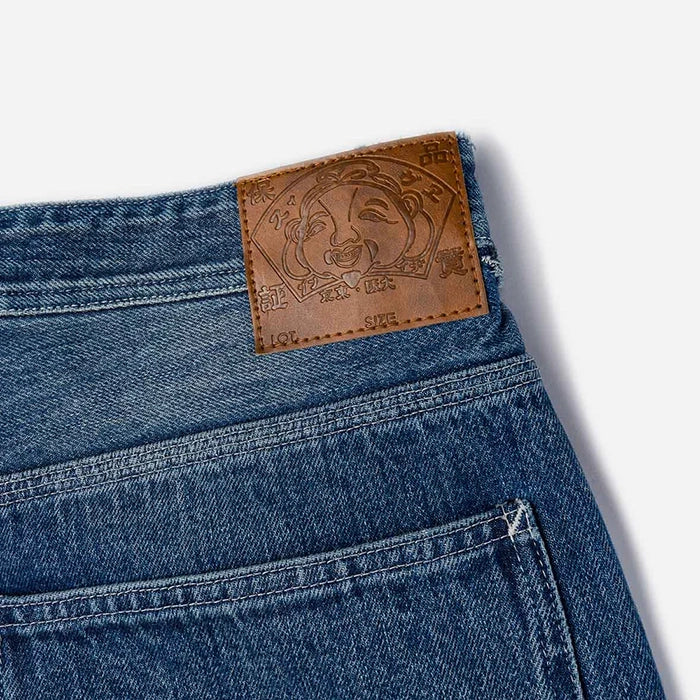 ウォッシュ＆ダメージ大黒プリントリラックスフィットジーンズ:インディゴ