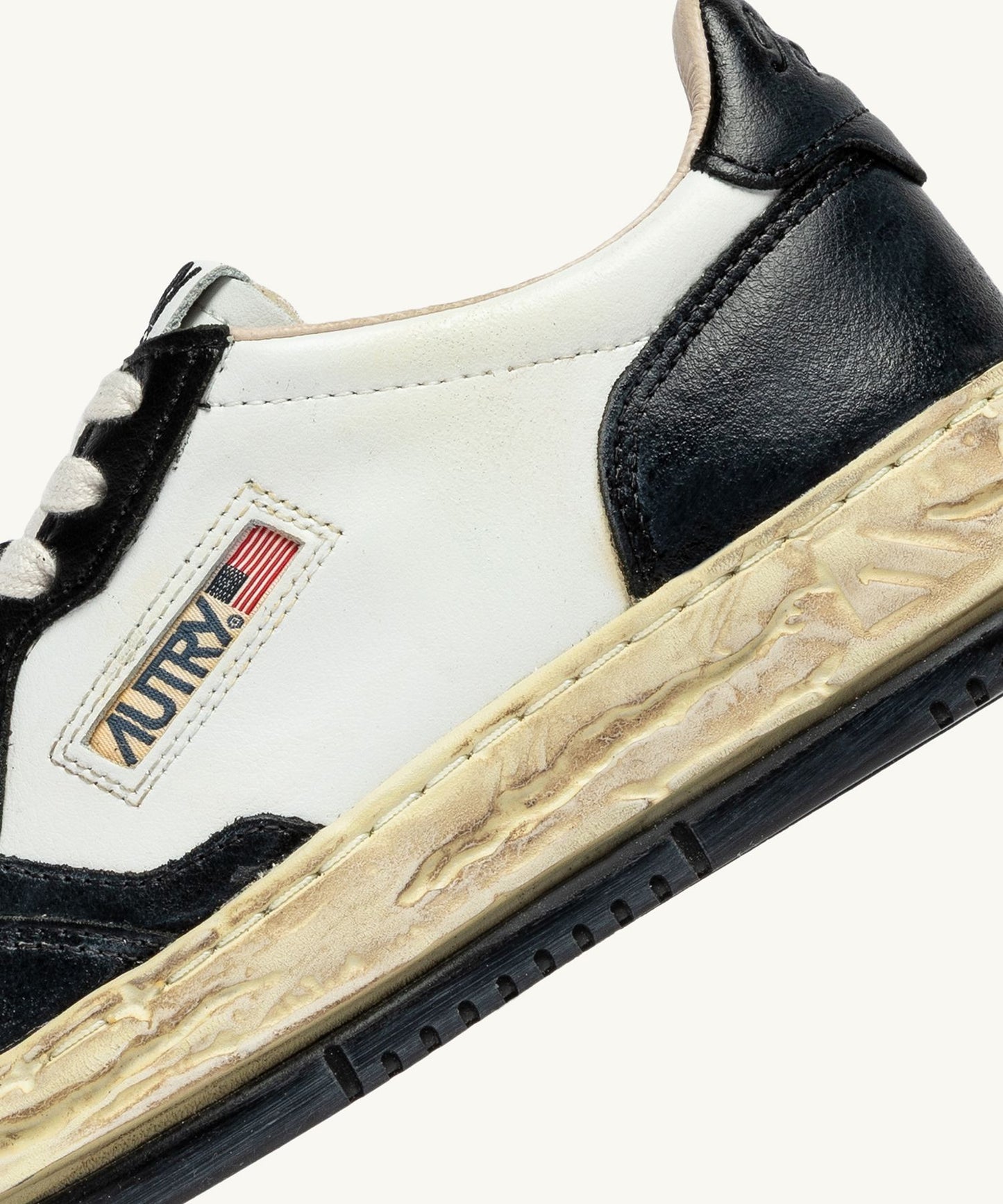 "Autry x MMY General Scale." Medalist Low Supervintage C15FW302 BLACK