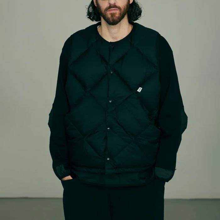 コムフィーアウトドアガーメント CMF2402-V01C CMF DOWN VEST ブラック メンズ ダウン ベスト